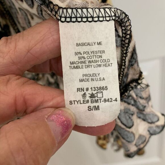 Basically Me Women's Tan Animal Print Asymmetric Hem Sleeveless Top Size Small - Picture 4 of 7